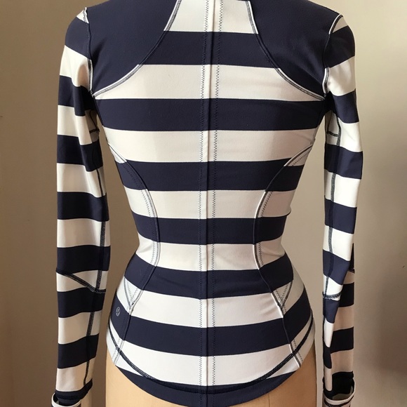 SOLD 🎉🎉🎉 LULULEMON shaping exercise jacket- 2 -blue stripe - Picture 6 of 8